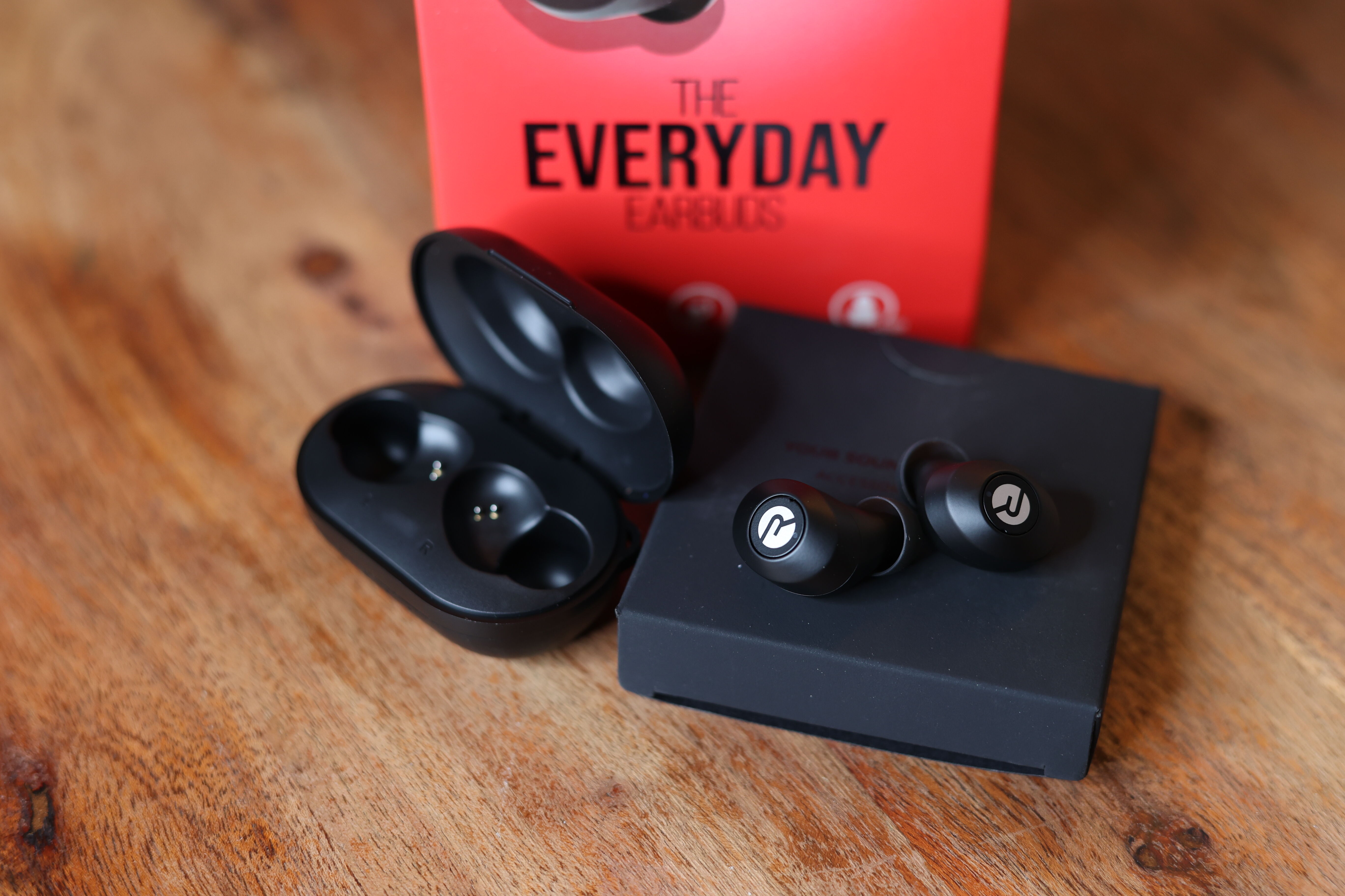 Raycon In Ear Kopfhörer mit Verpackung und Ladecase